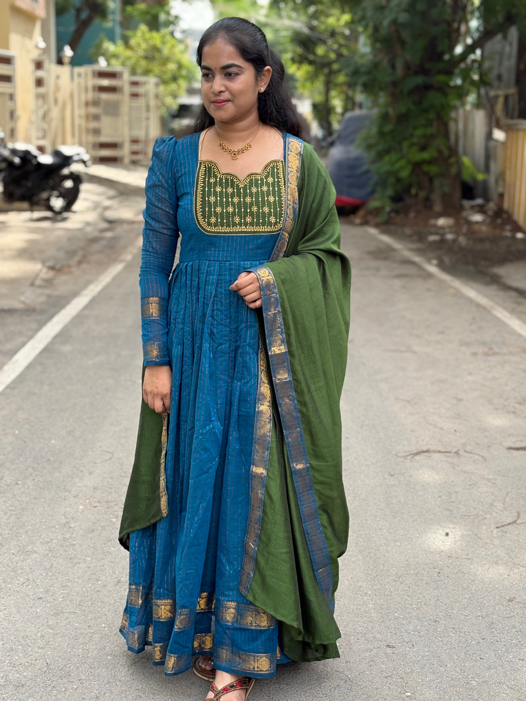 Vairaoosi Pleated Maxi With Silk Dupatta