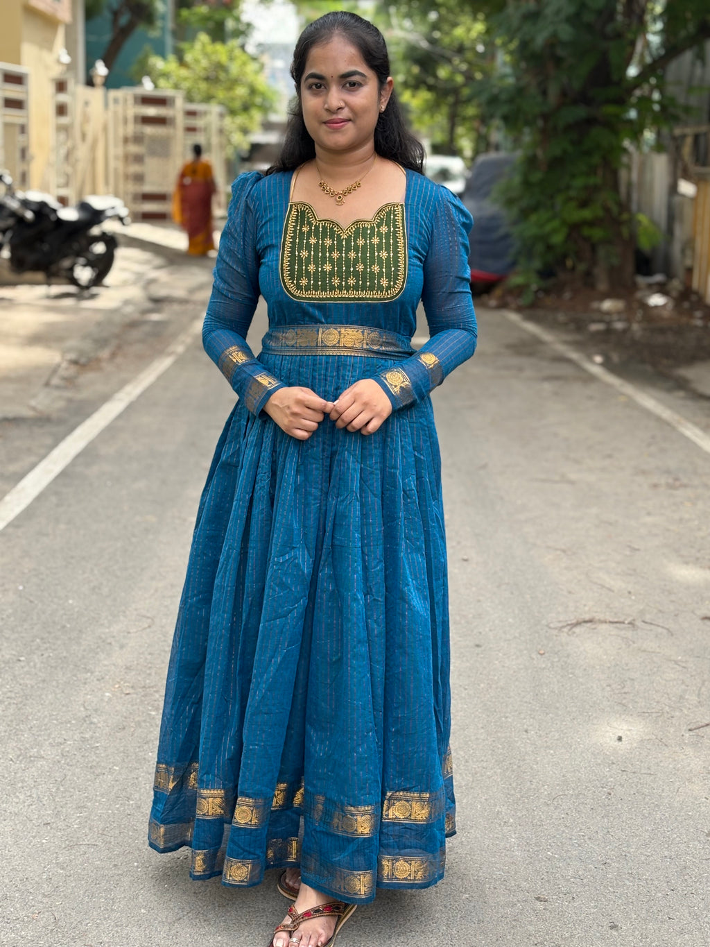 Vairaoosi Pleated Maxi With Silk Dupatta