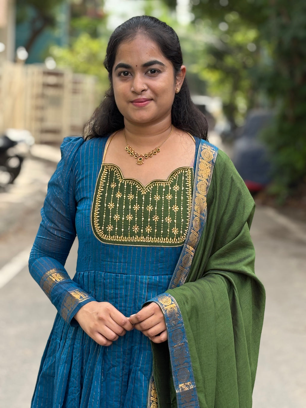 Vairaoosi Pleated Maxi With Silk Dupatta