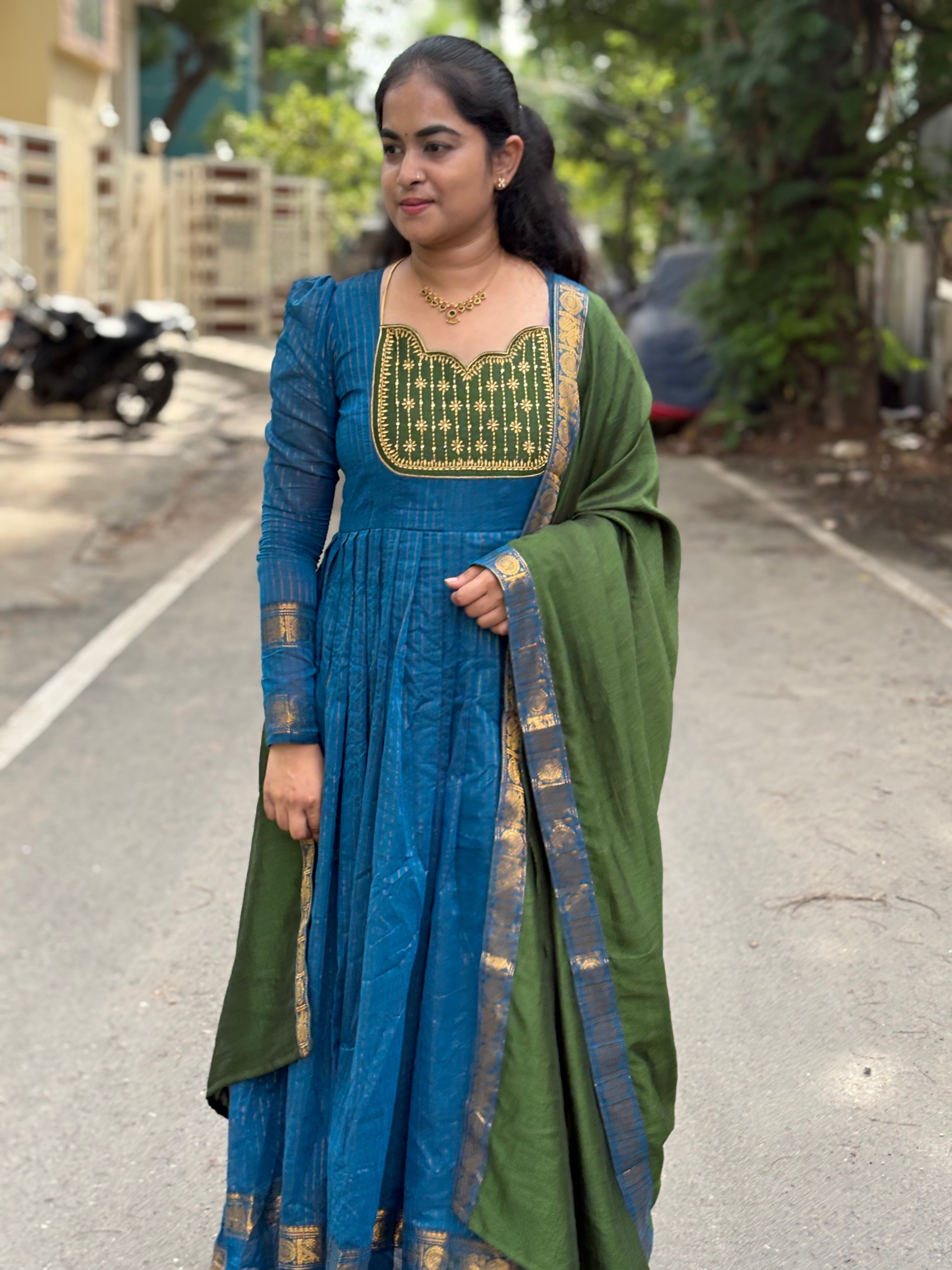 Vairaoosi Pleated Maxi With Silk Dupatta