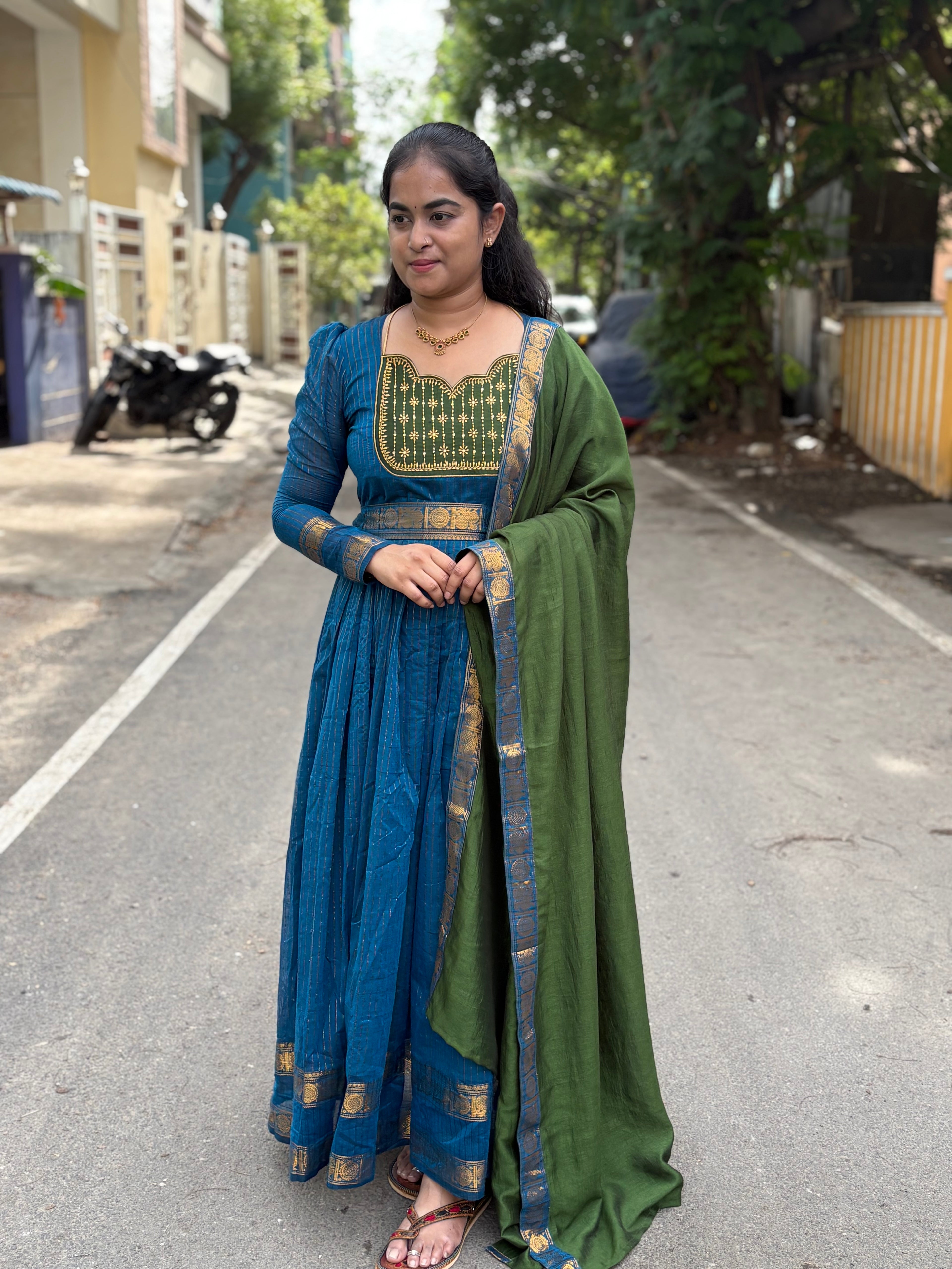 Vairaoosi Pleated Maxi With Silk Dupatta